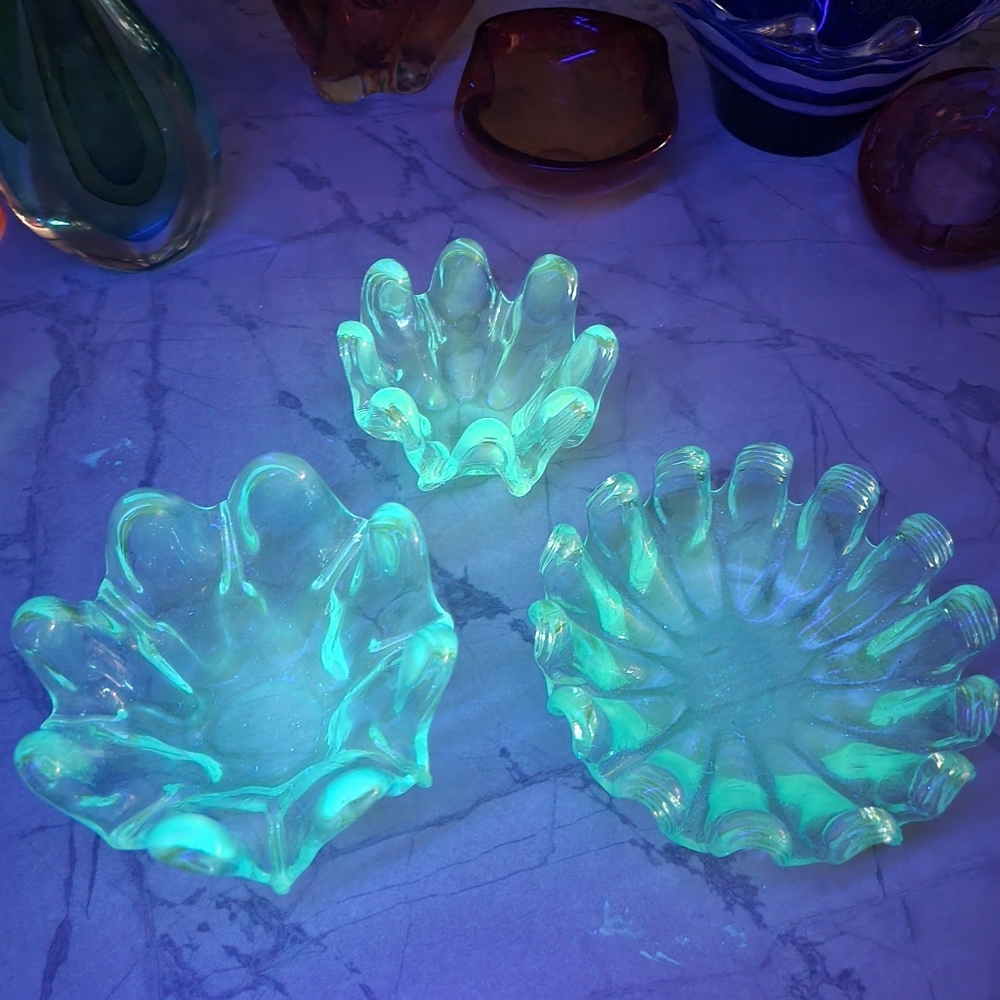 Send Me Offers! Vintage Manganese Ice Blue Murano Glass Nesting Ashtray 3PC Set